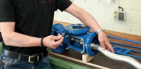 Abnehmen Inspektionsdeckel